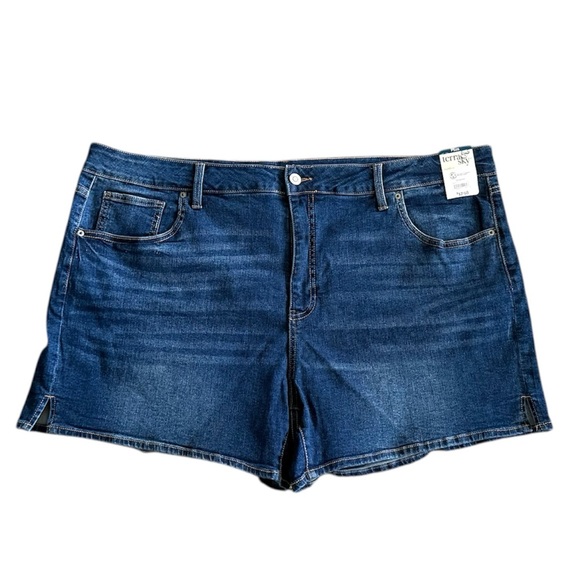 Terra & Sky Pants - NEW! Terra & Sky women’s 24W denim high rise shorts NWT!